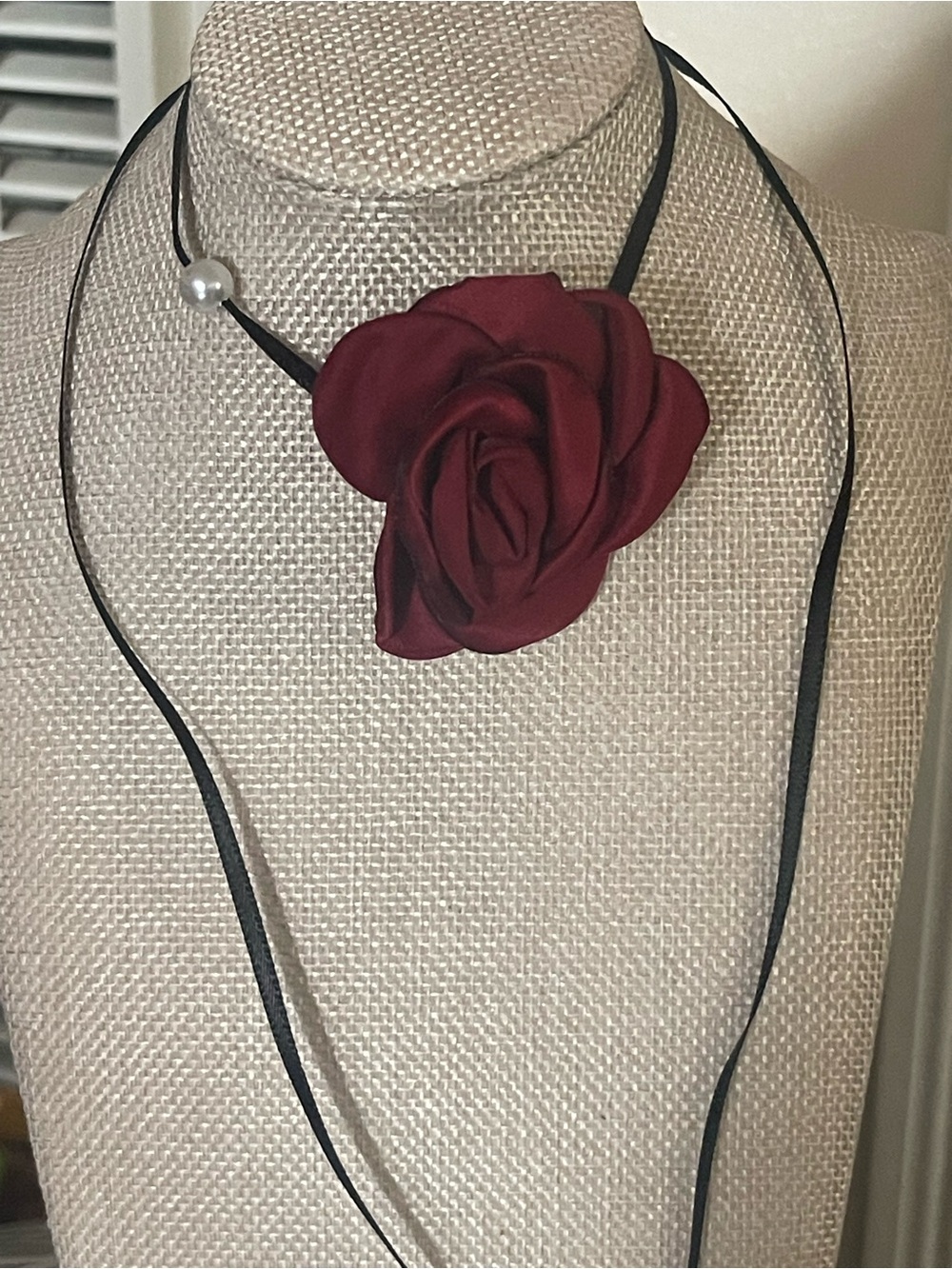 Elegant Red Rose Flower Choker Necklace - Picture 2 of 3